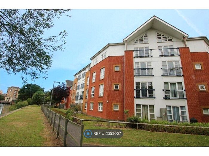 2 Bedroom Flat To Rent In Kennet Walk, Reading, RG1