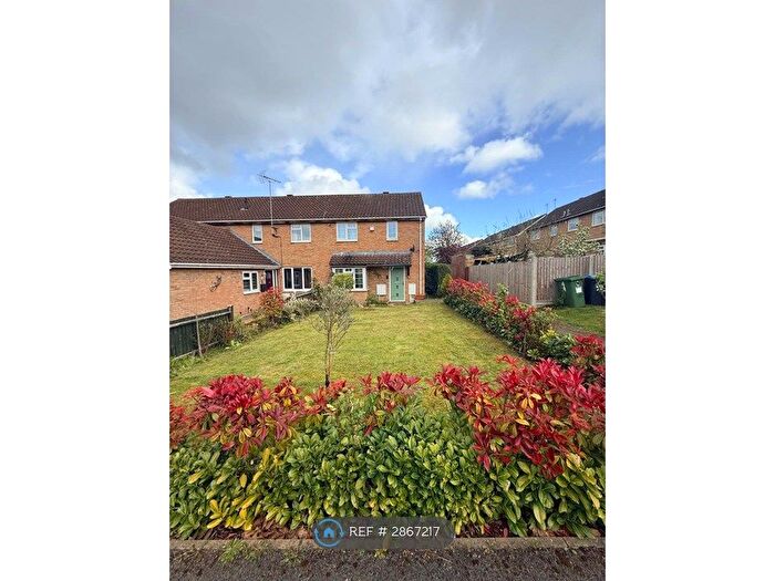 3 Bedroom Semi-Detached House To Rent In Byerly Place, Milton Keynes, MK14