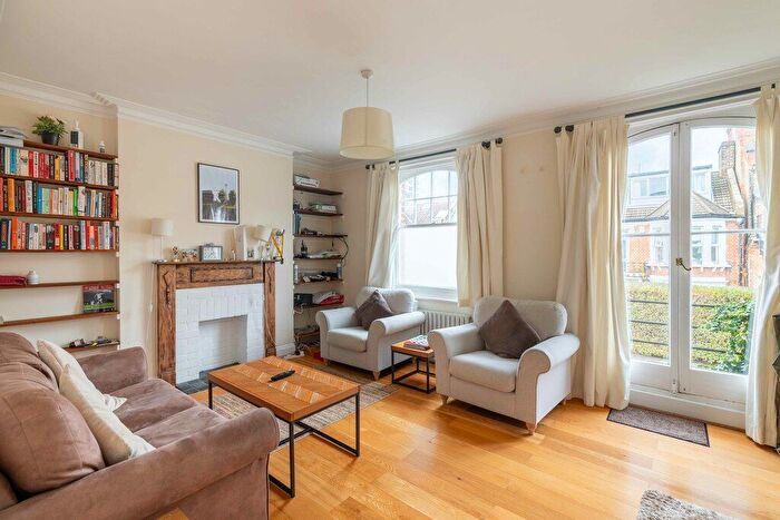 2 Bedroom Flat To Rent In Margravine Gardens, Barons Court, W6