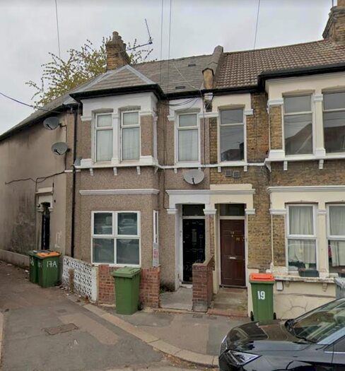2 Bedroom Flat To Rent In Chandler Avenue, London, E16