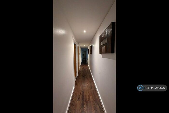 2 Bedroom Flat To Rent In Barrier Point Road, London, E16