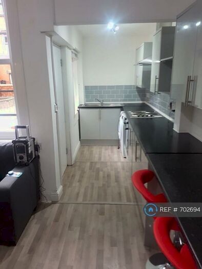 6 Bedroom Terraced House To Rent In Hartley Grove, Leeds, LS6