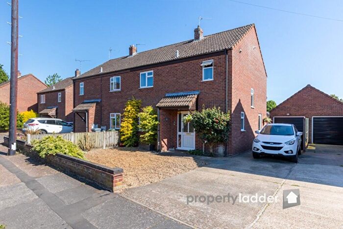 3 Bedroom Semi-Detached House For Sale In Bowling Green Close, Spixworth, NR10