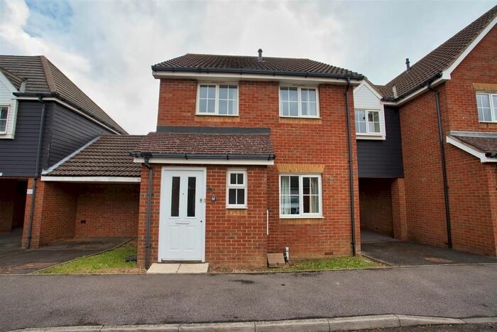 3 Bedroom Property To Rent In Carter Close, Hawkinge, Folkestone, CT18