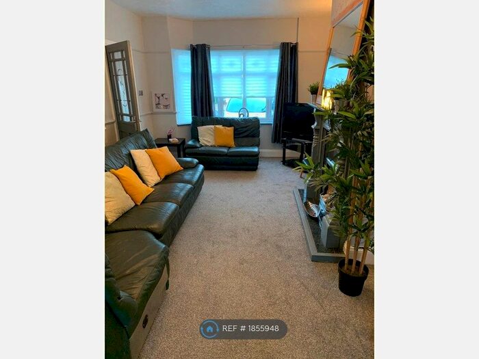 3 Bedroom Semi-Detached House To Rent In Newfield Drive, Crewe, CW1