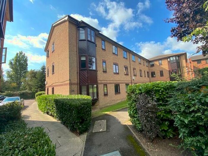 2 Bedroom Apartment To Rent In Poets Chase, Aylesbury, HP21