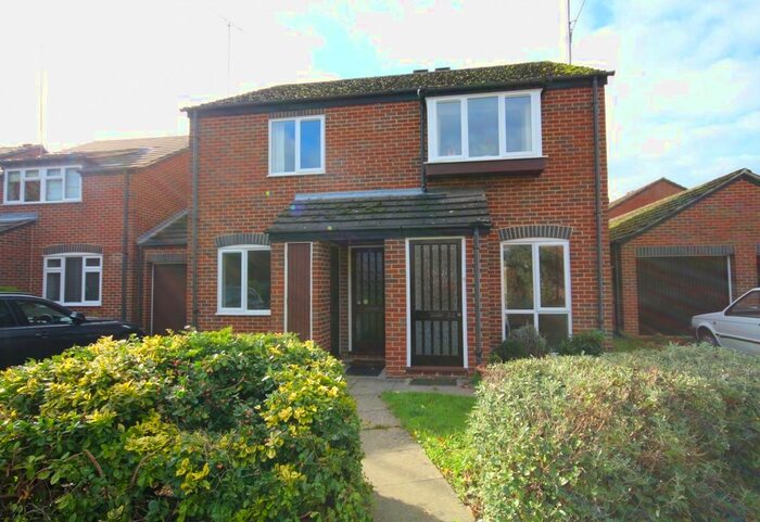 2 Bedroom Flat To Rent In King James Way, Henley-On-Thames, RG9