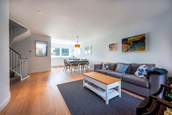 3 Bedroom Property To Rent In Vane Close, Hampstead, London, NW3