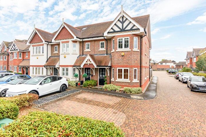 4 Bedroom Property For Sale In Trenchard Close, Hersham Village, KT12
