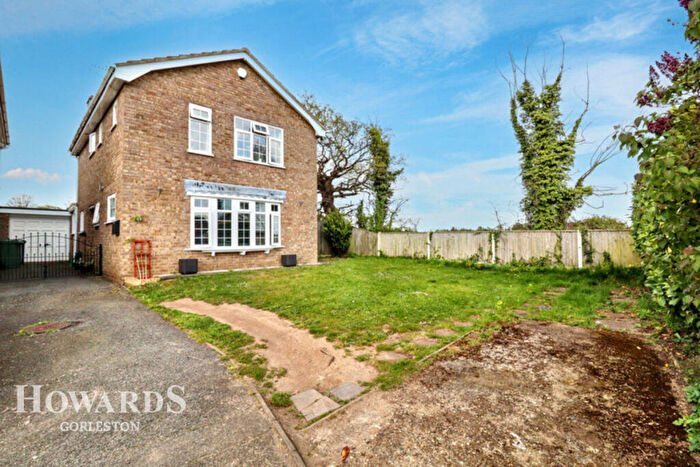 4 Bedroom Detached House For Sale In Selwyn Drive, Belton, NR31