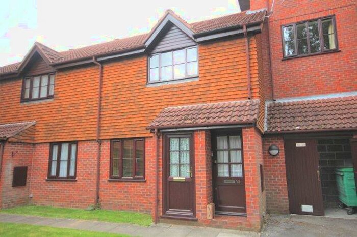 1 Bedroom Flat To Rent In Fishers Court, North Parade, RH12