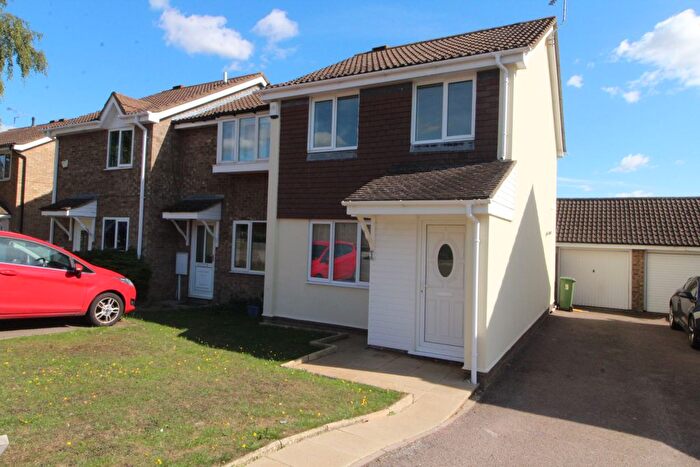 3 Bedroom End Of Terrace House To Rent In Rivetts Close, Olney, MK46