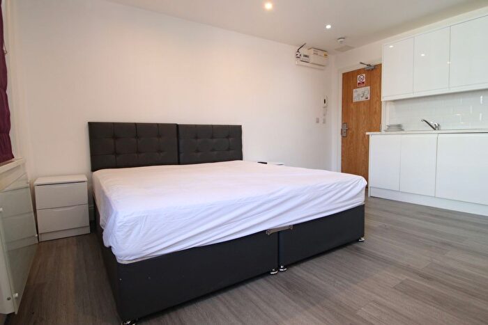 Studio To Rent In Finchley Road, London, NW3
