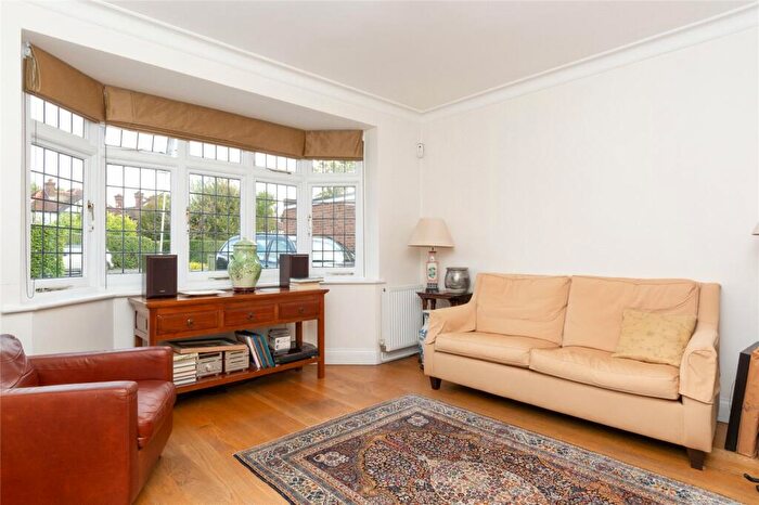 4 Bedroom Detached House For Sale In Beaumont Avenue, St. Albans, AL1