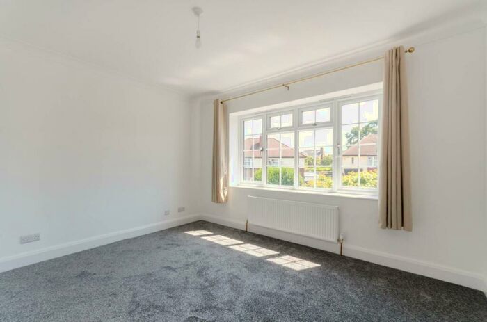 2 Bedroom End Of Terrace House To Rent In The Crescent, West Molesey, KT8