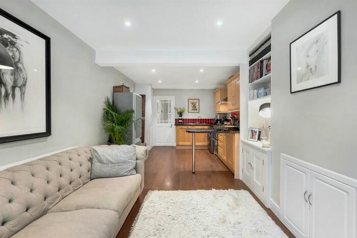 2 Bedroom Flat To Rent In Balvernie Grove, Southfields, London, SW18