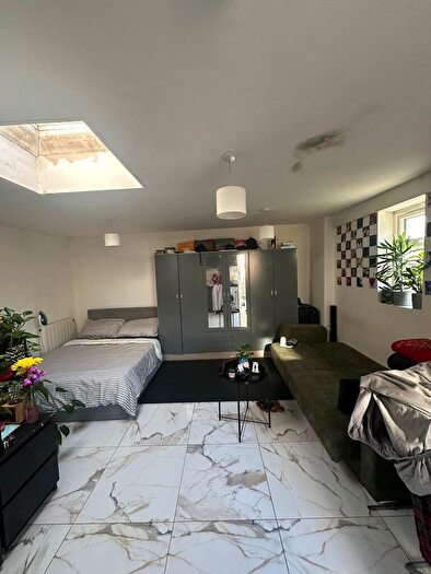 Studio For Sale In B Seymour Avenue, Tottenham, London, N17