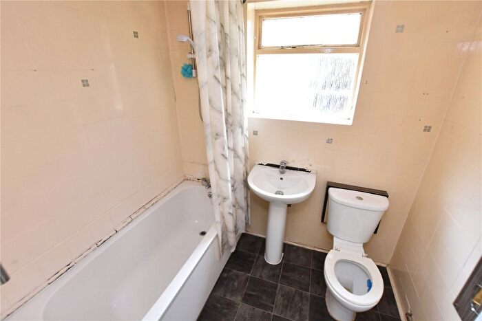 2 Bedroom Bungalow For Sale In Rockingham Way, Pendas Fields, Leeds, West Yorkshire, LS15