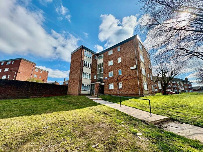 2 Bedroom Flat To Rent In Dovedale Road, Bilston, WV14