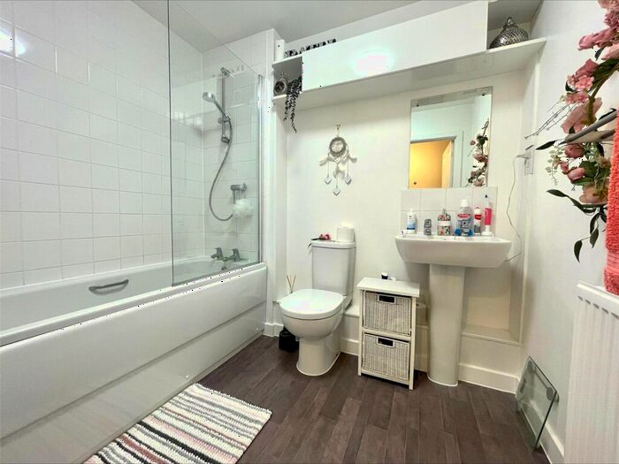1 Bedroom Flat For Sale In Coxwell Avenue, Farnborough, Hampshire, GU14