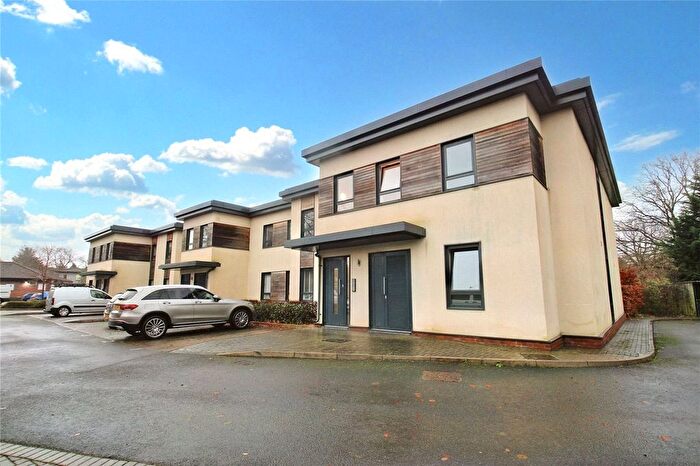 2 Bedroom Flat For Sale In Fairway Apartments, Bristol, BS4