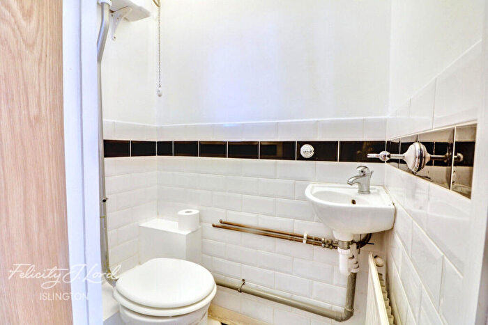 2 Bedroom Apartment To Rent In Nightingale Road, London, N1