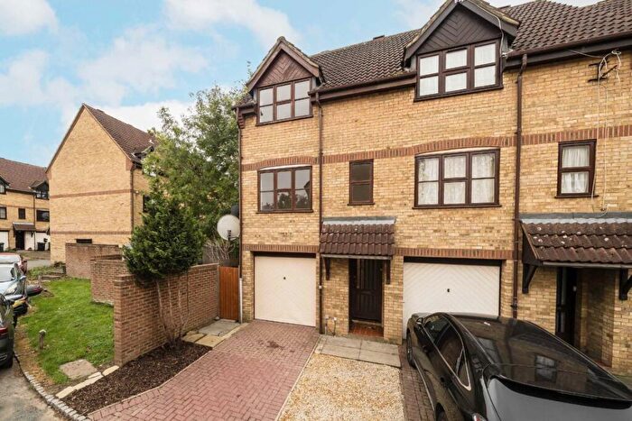 3 Bedroom House To Rent In Adelina Mews, Balham, SW12