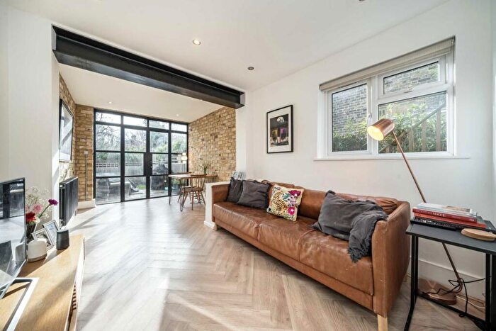 2 Bedroom Flat For Sale In Friern Road, East Dulwich, SE22
