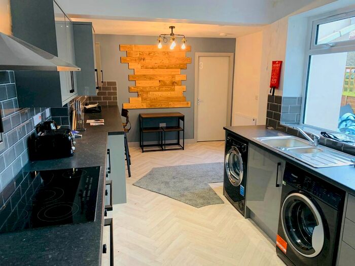 6 Bedroom Property To Rent In Hanover Street, Newcastle-Under-Lyme, ST5