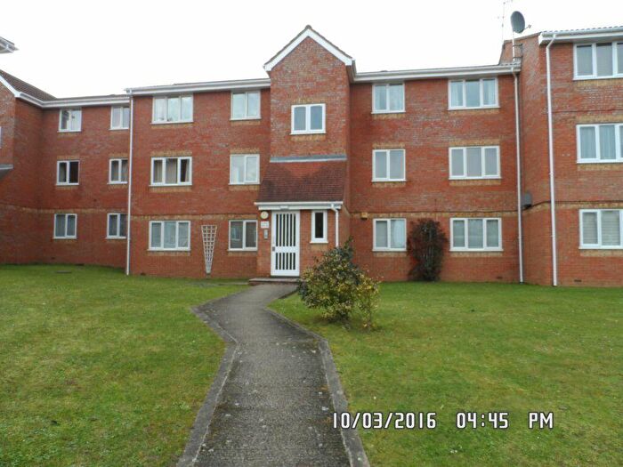 1 Bedroom Flat To Rent In Walpole Road, SL1