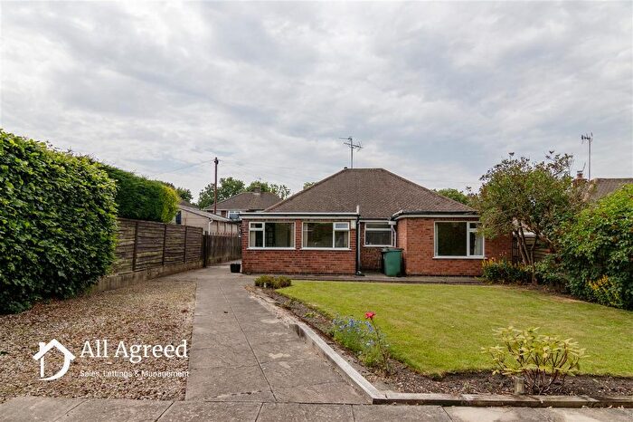 3 Bedroom Bungalow For Sale In Peak Avenue, Riddings, DE55