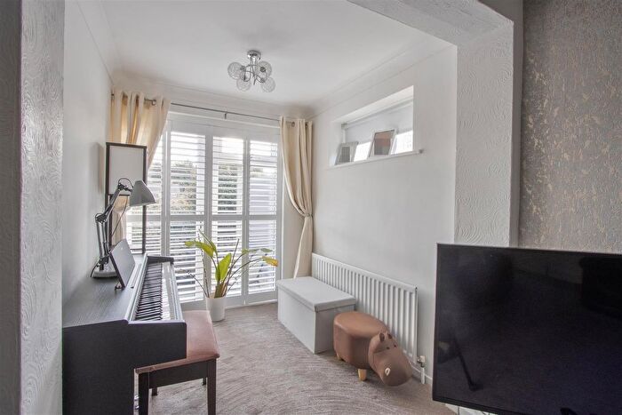 2 Bedroom Detached Bungalow For Sale In Lindale Road, Dunston, Chesterfield, S41