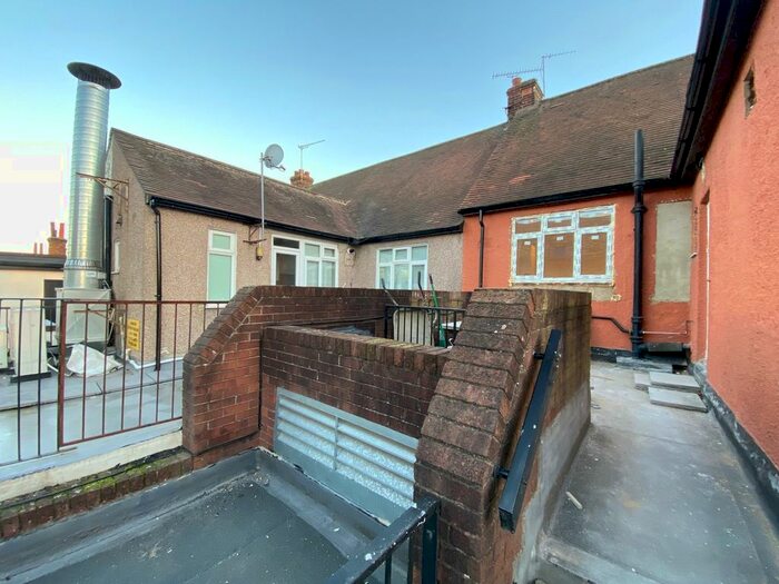 2 Bedroom Flat To Rent In Station Road, Harold Wood RM3