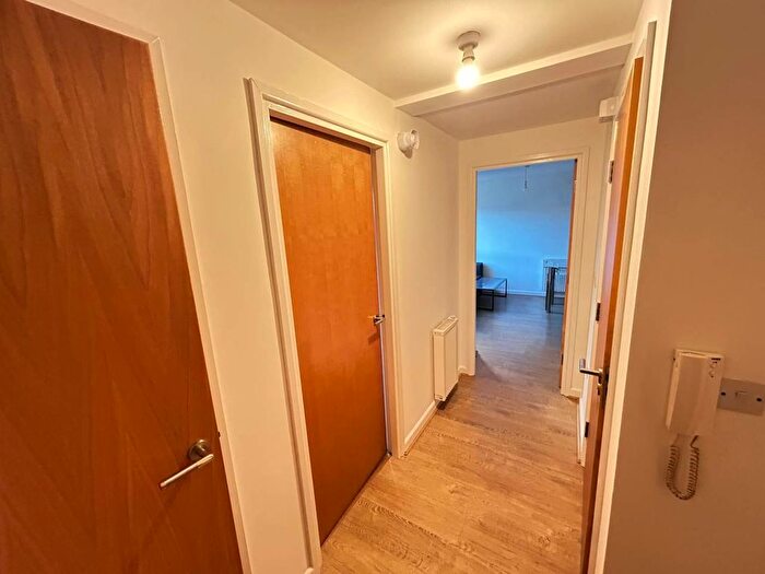 1 Bedroom Detached House To Rent In Stone Street, Bradford, BD1