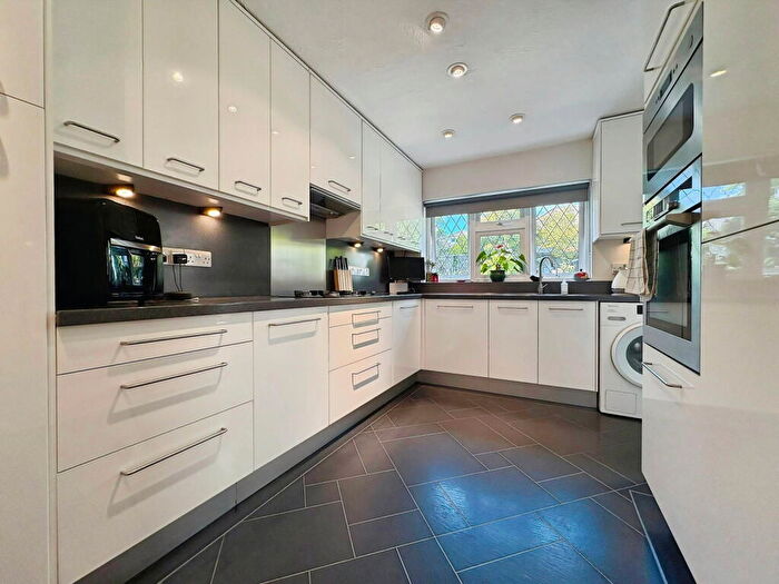4 Bedroom Detached House For Sale In Panters, Swanley, BR8