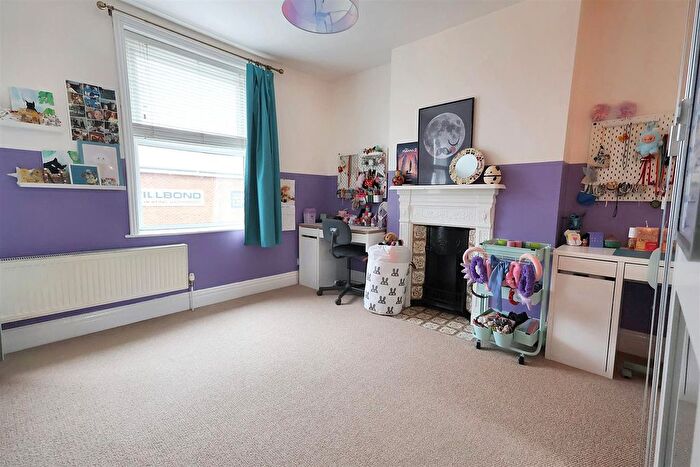 3 Bedroom End Of Terrace House For Sale In Mansfield Street, Sherwood, Nottingham, NG5