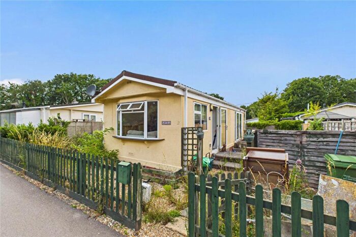 1 Bedroom Bungalow For Sale In First Avenue, Ravenswing Park, Aldermaston, Reading, RG7