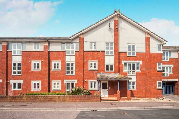 2 Bedroom Flat To Rent In Acland Road, Exeter, EX4