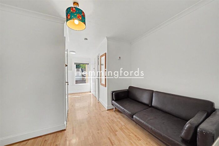 1 Bedroom Flat To Rent In Bethnal Green Road, London, E2