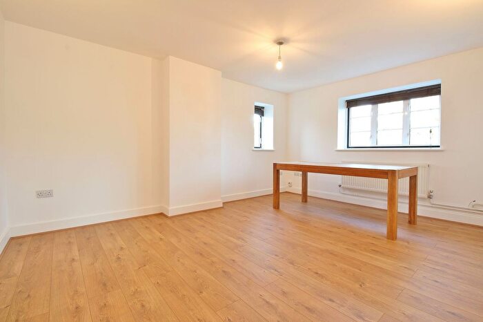 2 Bedroom Flat To Rent In Church Road, Isleworth, TW7