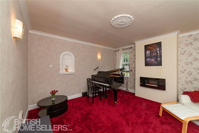 6 Bedroom Detached House For Sale In Salmon Lane, Kirkby-in-Ashfield, Nottingham, Nottinghamshire, NG17