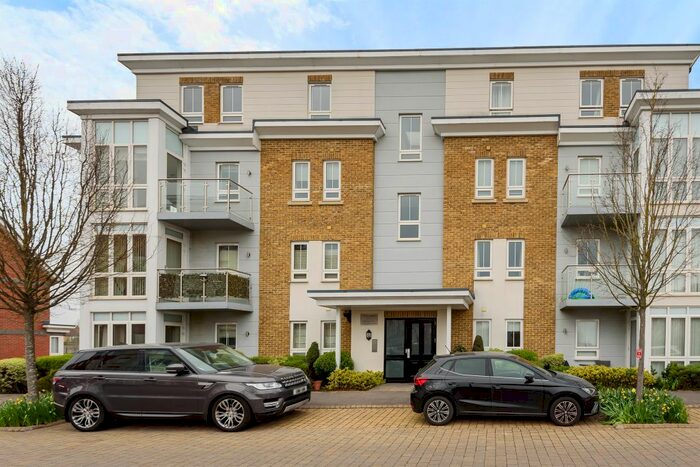 1 Bedroom Flat To Rent In Kingfisher Drive, Maidenhead, SL6