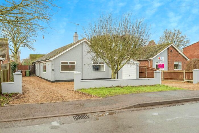 3 Bedroom Detached Bungalow For Sale In Whitwell Road, Reepham, Norwich, NR10