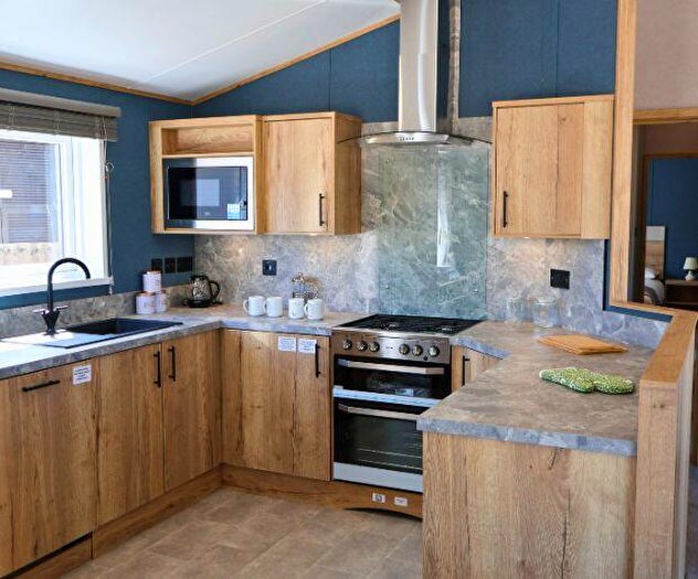 3 Bedroom Park Home For Sale In Hoburne Cotswold Reach, GL7
