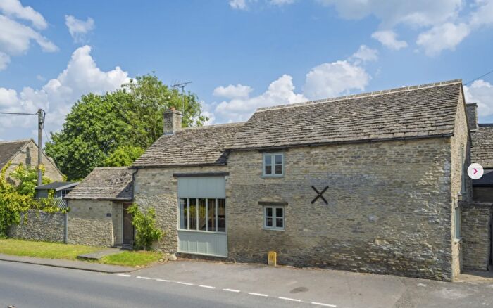 3 Bedroom Barn Conversion For Sale In Poulton - Characterful Barn Conversion With Field Views, GL7