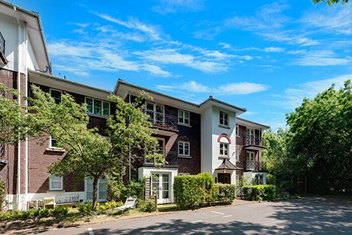 1 Bedroom Flat To Rent In Brompton Park Crescent, London, SW6