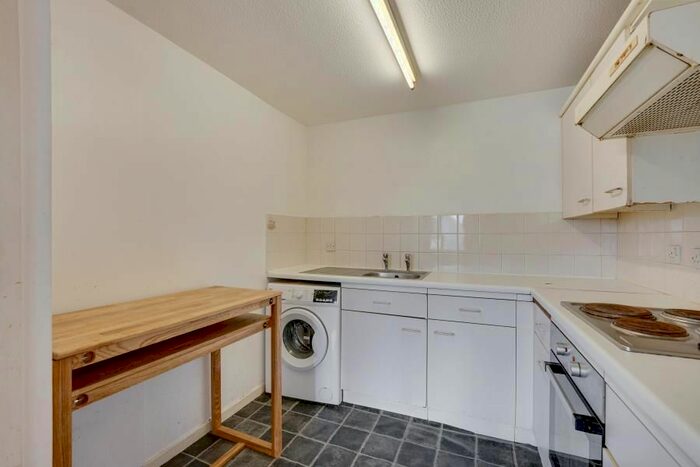 Studio To Rent In Hardingstone Court, Waltham Cross, EN8