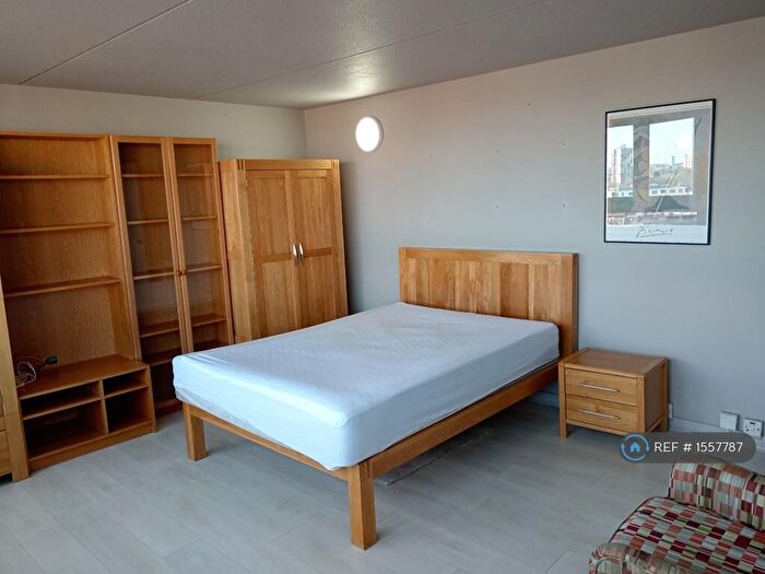 3 Bedroom Flat To Rent In Lucas Court Strasburg Road London, London, SW11