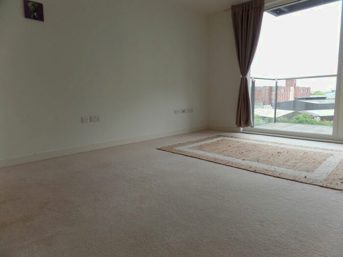 2 Bedroom Flat To Rent In Station Approach, Hayes, UB3
