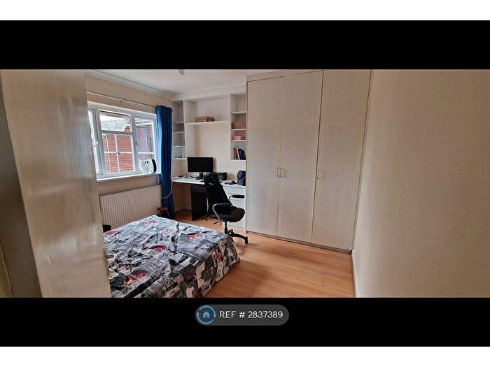 2 Bedroom Flat To Rent In London, London, UB6